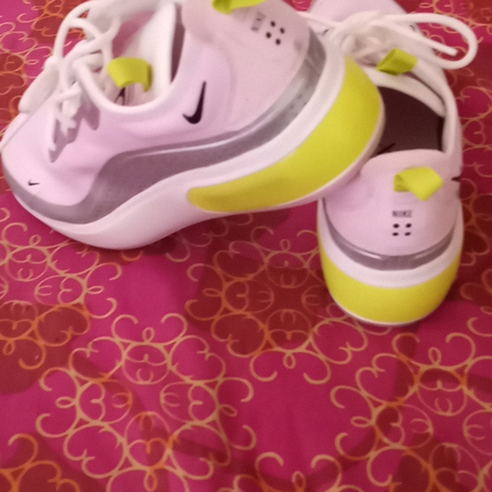 Shoes - Picture 2 of 4